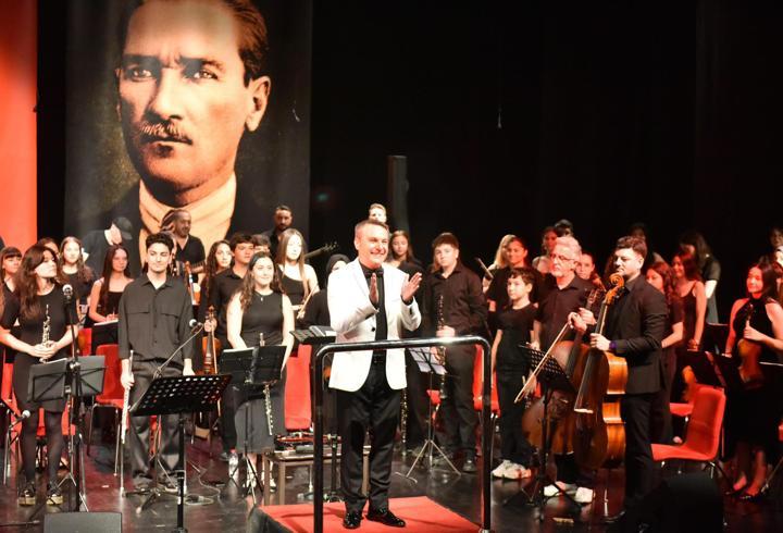 Kepez'de müziğin ustaları ve genç yetenekler aynı sahnede