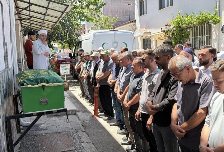 Eskişehir'de trafik kazasında ölen kadının cenazesi defnedildi