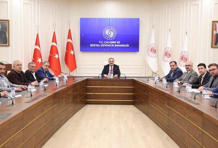 Eylem yapan Doruk Madencilik işçileri işverenle uzlaştı