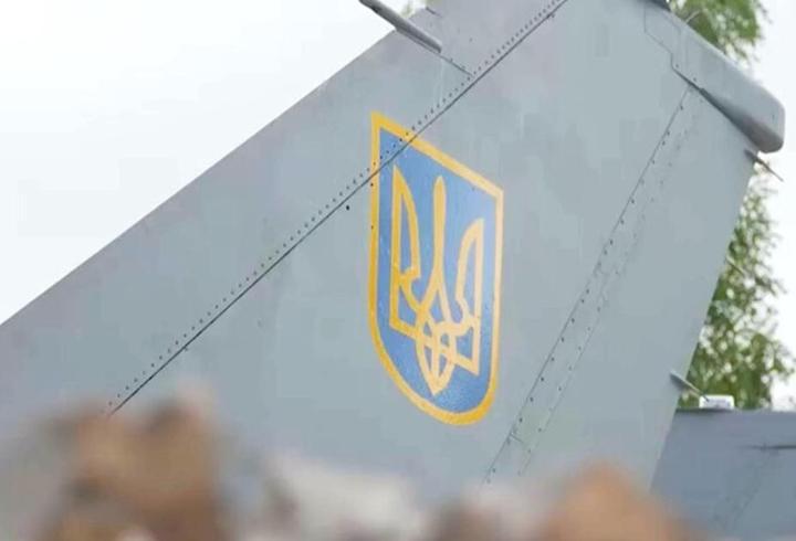 Ukrayna ordusuna ait Su-24M tipi bombardıman uçağı düştü