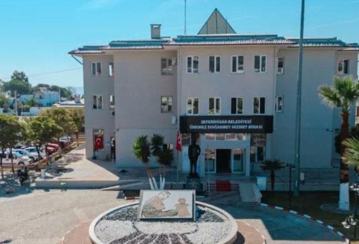 Son dakika haberine göre; CHP'de olağanüstü kurultay için toplanan imzalar Genel Merkez'de.  Olağanüstü kurultay talebiyle 839 delege imzası toplandı.3