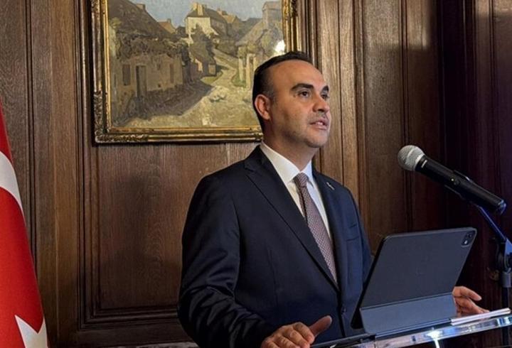 Bakan Kacır'dan Paris'te yatırım çağrısı! HIT-30 dünya sahnesinde