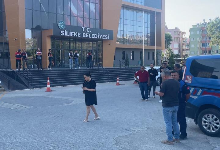 Mersin'de Silifke Belediyesi'ne operasyon