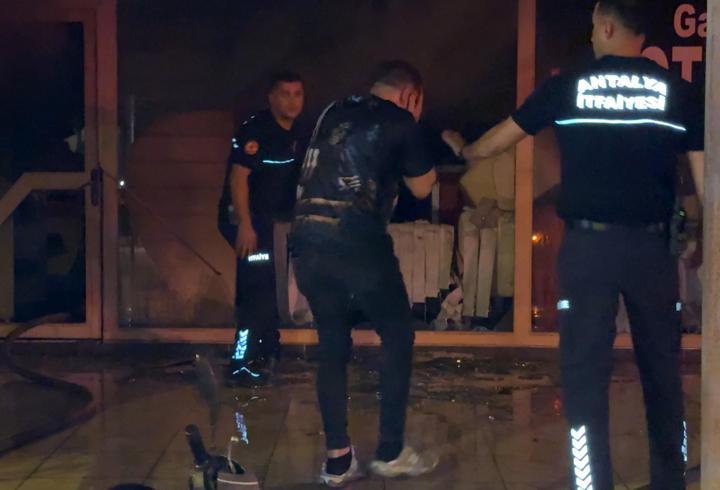 İş yerini yanarken görünce gözyaşlarını tutamadı