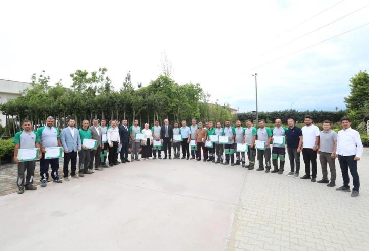 İnegöl Belediyesi’nde 19 personele bahçıvanlık sertifikası verildi