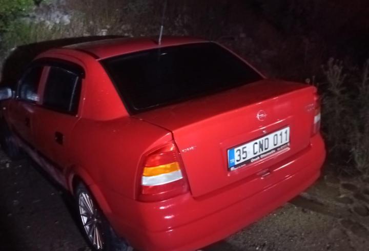 Alkollü sürücünün kullandığı otomobil duraktaki yolculara çarptı: 3 yaralı
