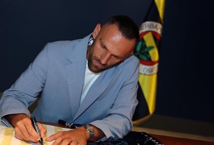 SON DAKİKA | Vedat Muriqi, resmen Fenerbahçe’de