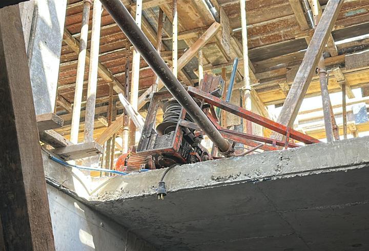 Makara devrilen iskele çöktü; 2'si ağır, 4 işçi yaralı