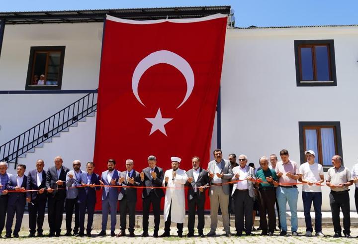 Bingöl’de 45 günde tamamlanan cami ibadete açıldı