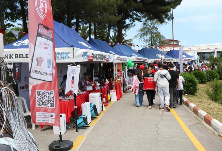 Samsunspor 60’ıncı yıl kutlamalarının son etkinliğinde tesislerini taraftarlara açtı