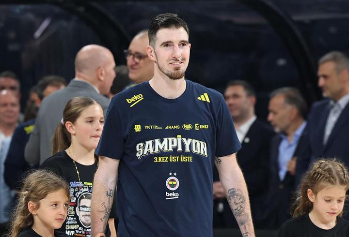 Nando De Colo, parkelere veda etti