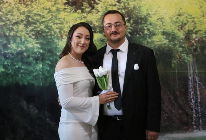 Öğretmen çiftin nikah töreni okul bahçesinde yapıldı