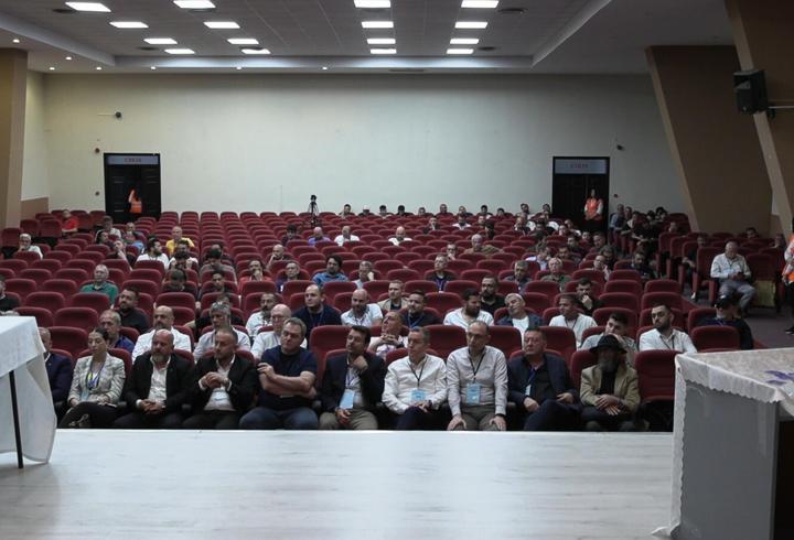 Altay'da kongre belirsizliği