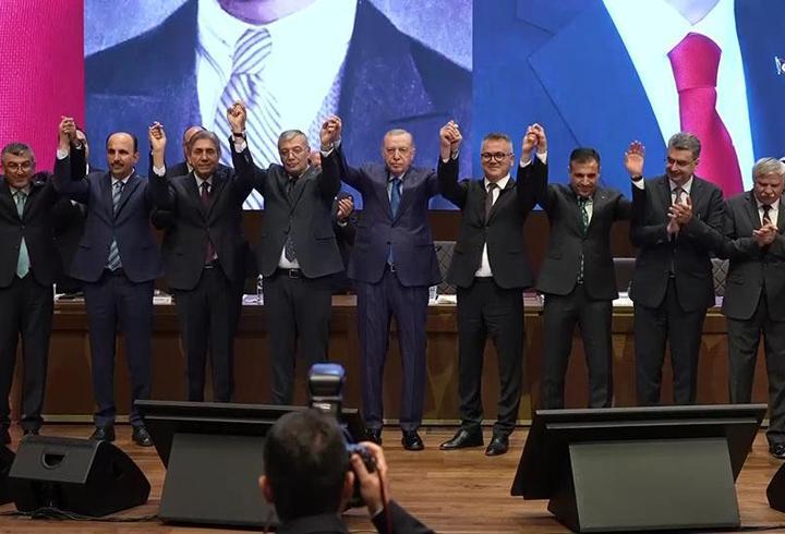 AK Parti'ye yeni katılımlar yolda: Hangi isimlerin geçmesi bekleniyor?