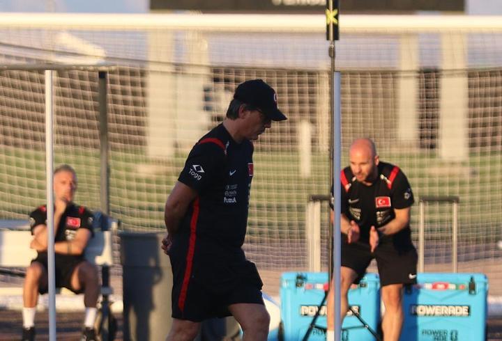 A Milli Takım, ABD maçına hazırlanıyor: Montella, saha kenarında iki isimle sohbet etti...
