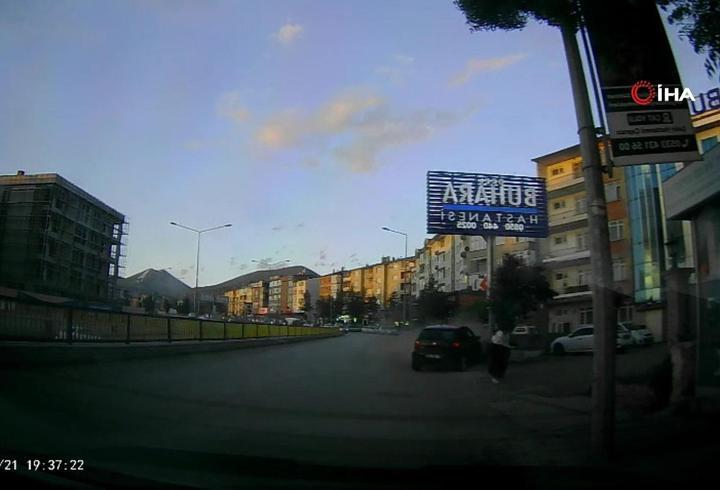 Saniyelerle ölümden kurtuldular!