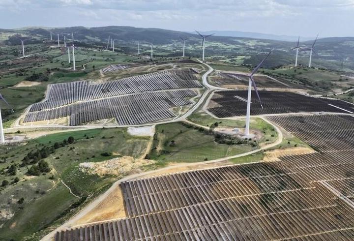 Doğal gazın elektrik üretimindeki payı geriliyor! Yenilenebilir enerji yükselişini sürdürüyor