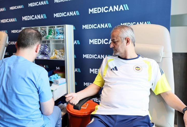 Fenerbahçe'de teknik heyet ve futbolcular sağlık kontrolünden geçti