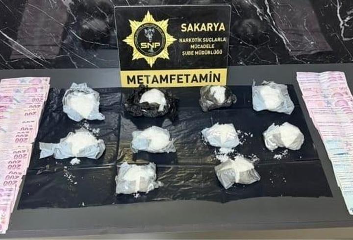 Sakarya'da 1 kilo metamfetamin ele geçirildi; 3 gözaltı