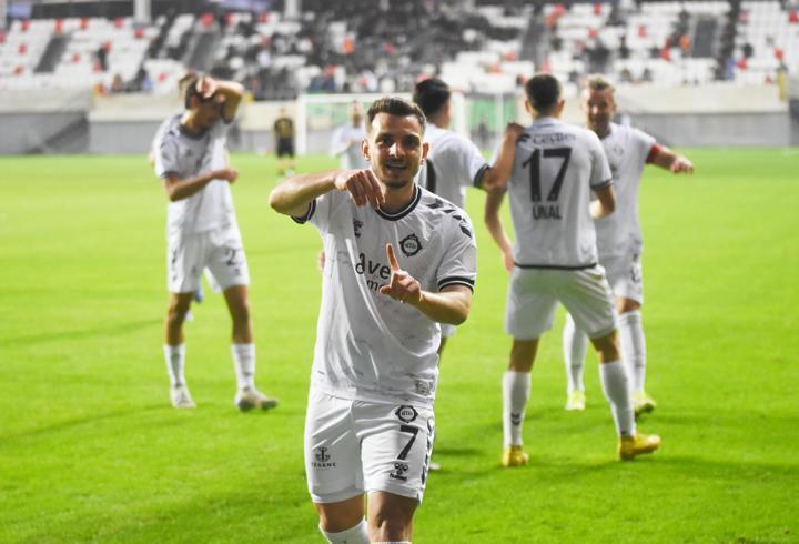 Altay'da Caner ve Emre'den ihtar