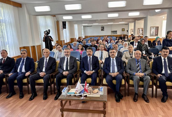 Kırşehir'de "Erol Güngör-Peyami Safa Öğretmen Okumaları" programı düzenlendi