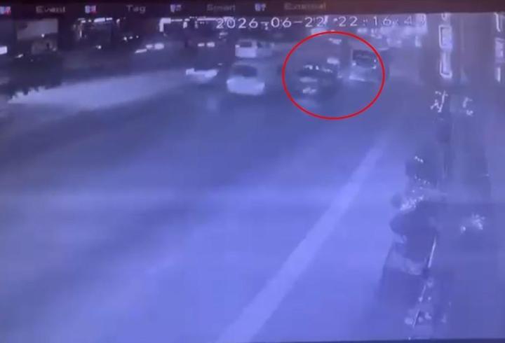 Makas atan sürücü, otomobiliyle motosiklete çarptı: 1 ölü, 1 ağır yaralı