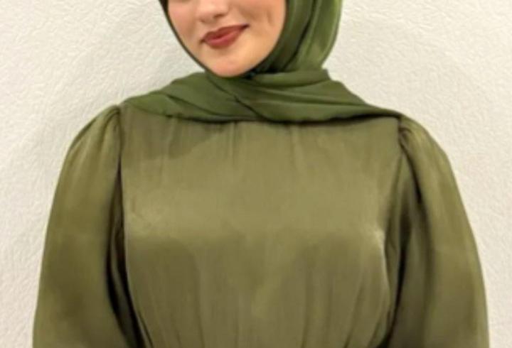 Park halindeki araçta ölü bulundular