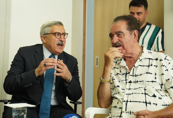 AK Parti'li Yayman, hastanede tedavi gören Tatlıses’i ziyaret etti