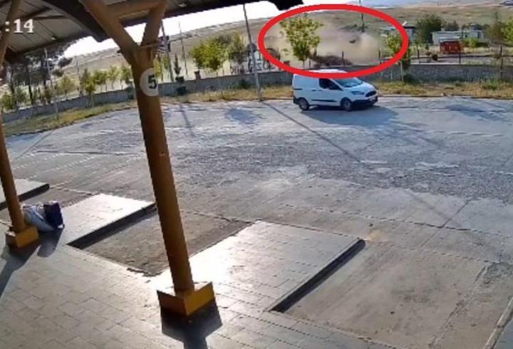 Takla atan otomobildeki 2 kişi, ağır yaralandı; kaza kamerada