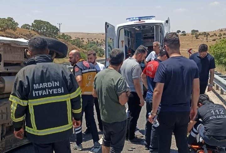 Mardin’de devrilen minibüsün sürücüsü yaralandı
