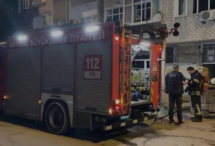 Kayseri'de 4 katlı binada yangın; 4 kişi dumandan etkilendi