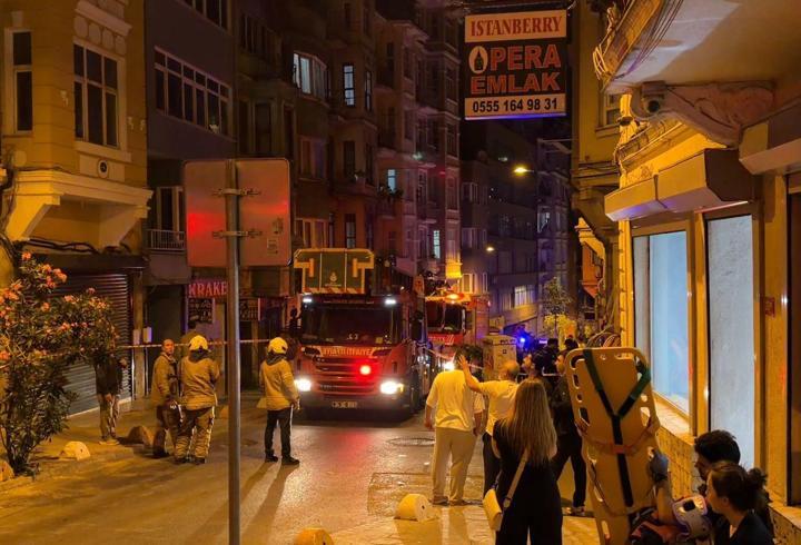 Beyoğlu’nda bodrum katında duvar çöktü; 5 katlı bina tahliye edildi