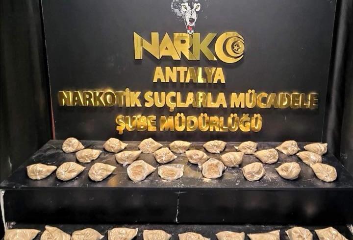 Durdurulan araçta 16 kilo eroin ele geçirildi