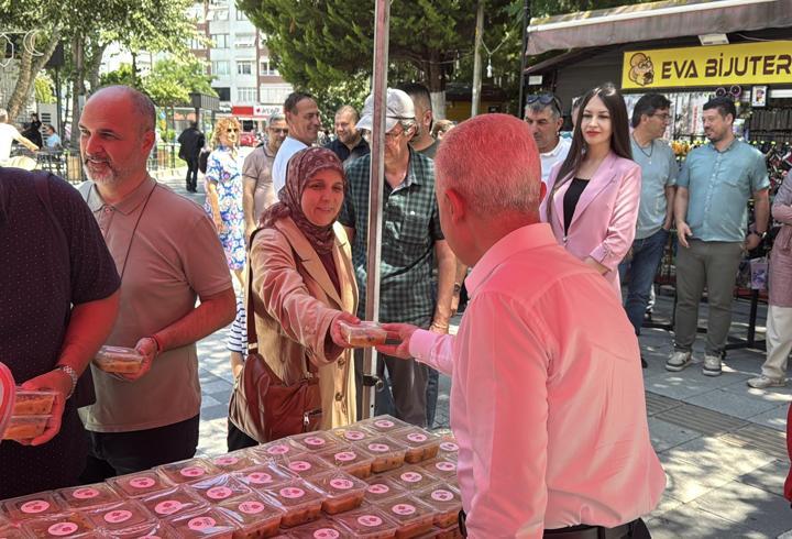 Kırklareli'nde vatandaşlara aşure ikram edildi