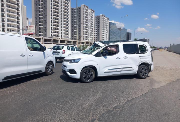 Diyarbakır’da otomobil ile hafif ticari araç çarpıştı: 7 yaralı