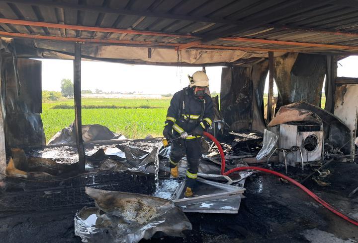 Prefabrik evde yangın çıktı