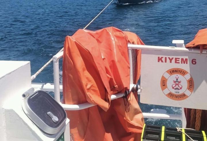 Bodrum'da makine arızası nedeniyle sürüklenen tekne kurtarıldı