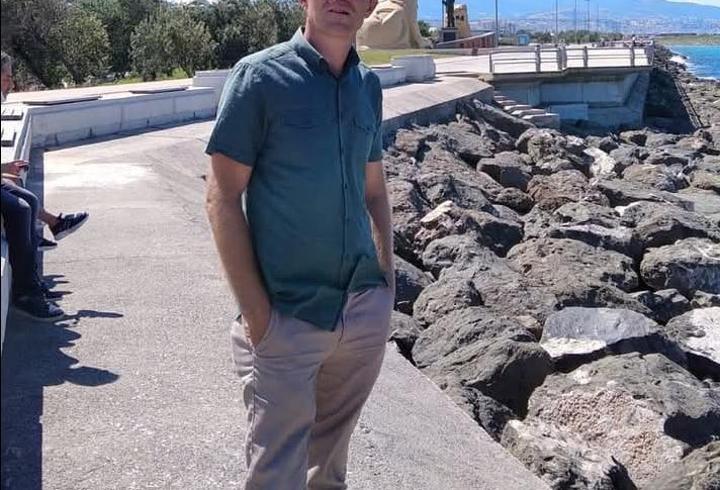 Devrilen traktörünün altında kalan çiftçi öldü