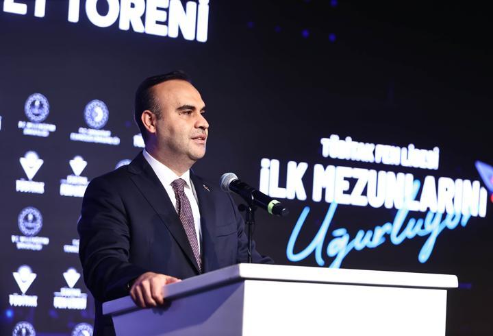 Bakan Kacır: Türk milletinin istikbaline bilimle, teknolojiyle atacağınız güçlü imzaların umudunu taşıyoruz