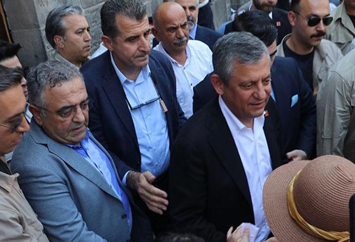 Özgür Özel: Kayyımdan sonra binaları geride bıraktık, yürüyoruz