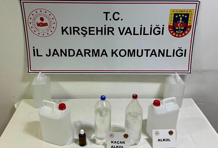 Kırşehir'de 17,5 litre etil alkol ve sahte içki ele geçirildi