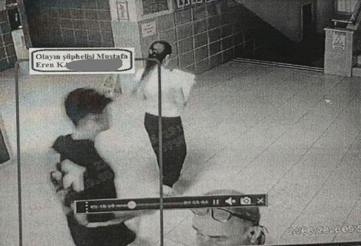 Sıcak havanın etkili olduğu Antalya'da, Aksu ilçesindeki ormanlık alanda yangın çıktı. Alevler havadan ve karadan müdahale sonucu kontrol altına alındı.3