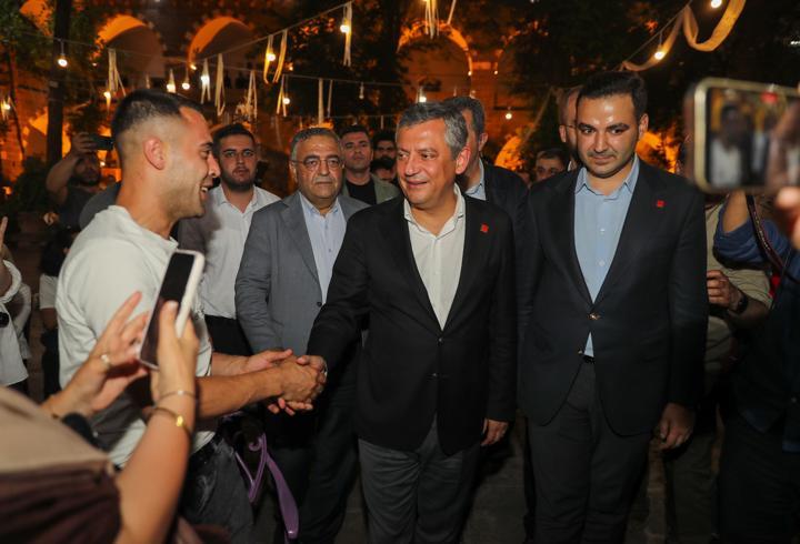 CHP Grup Başkanı Özel, Diyarbakır'da temaslarda bulundu