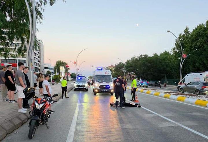 Motosikletlerin çarpıştığı kaza kamerada