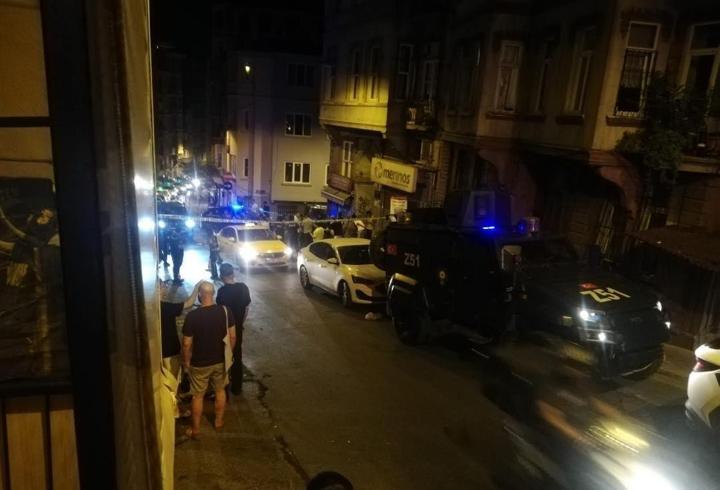 Beyoğlu'nda patlayıcı bırakılan sokaktaki bina, araç ve iş yerlerinde hasar oluştu