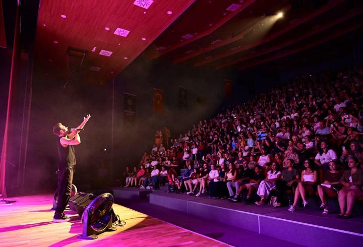 Didim'de 'Yaza Merhaba Konserleri'nde Kolpa sahne aldı