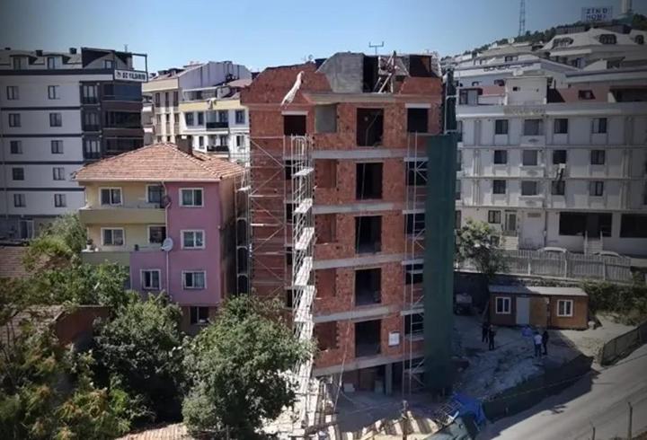 Viral olan görüntülerin sırrı çözüldü: Çekmeköy'deki bina neden eğri göründü?