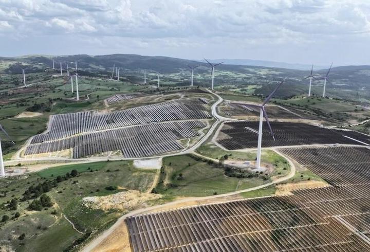 Türkiye yenilenebilir enerjide yükselişini sürdürüyor! Rüzgarda dünya 5'incisi, güneşte ilk 10'da