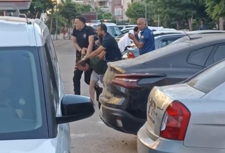 Evinin balkonundan havaya rastgele ateş açan şüpheli yakalandı