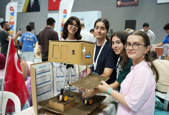 Milli Teknoloji Hamlesi'nin genç temsilcileri uzay yaşamını tasarlıyor